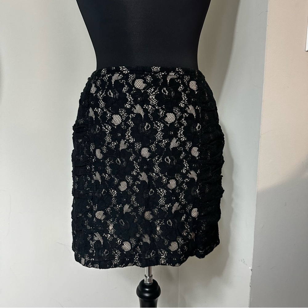 Forever21 Tan w/Black Lace Mini Skirt in Size Large